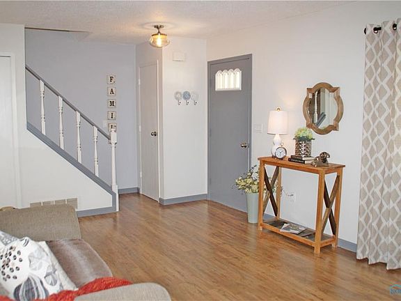3rd image of 819 Lafayette Blvd