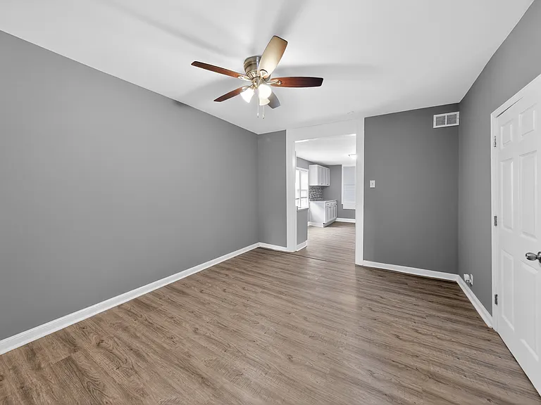 8428 S Escanaba Ave #2 — Photo 11