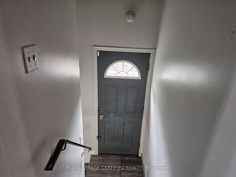 290 Balmoral Ave N — Photo 17