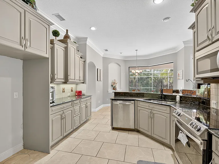 207 Kindred Blvd — Photo 13