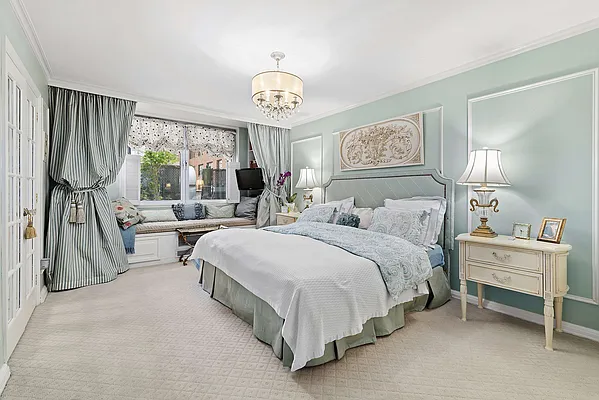 Sold by Compass | media 8