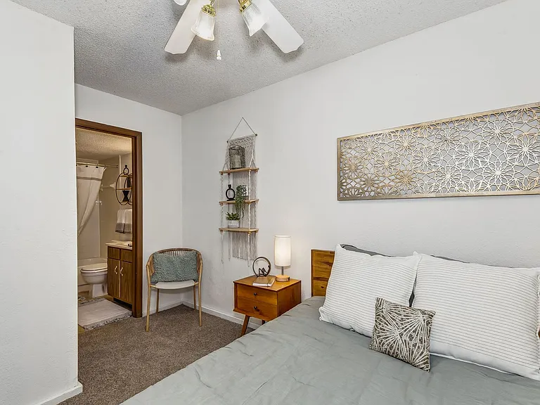 Birch - Studio / 1 Bath - 425 Sq.Ft.