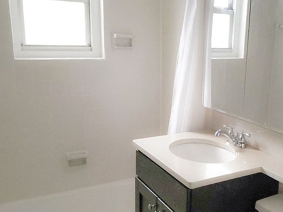 5th image of 155 W 68th St APT 903