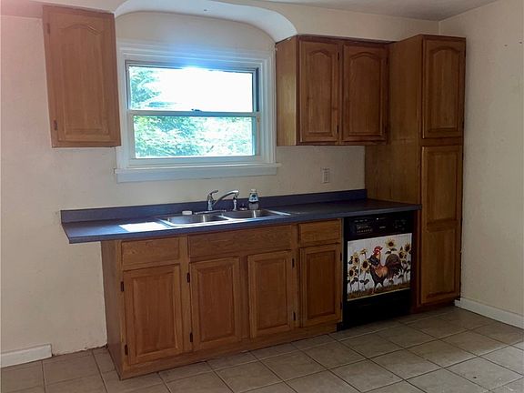 3rd image of 216 W Virginia Way