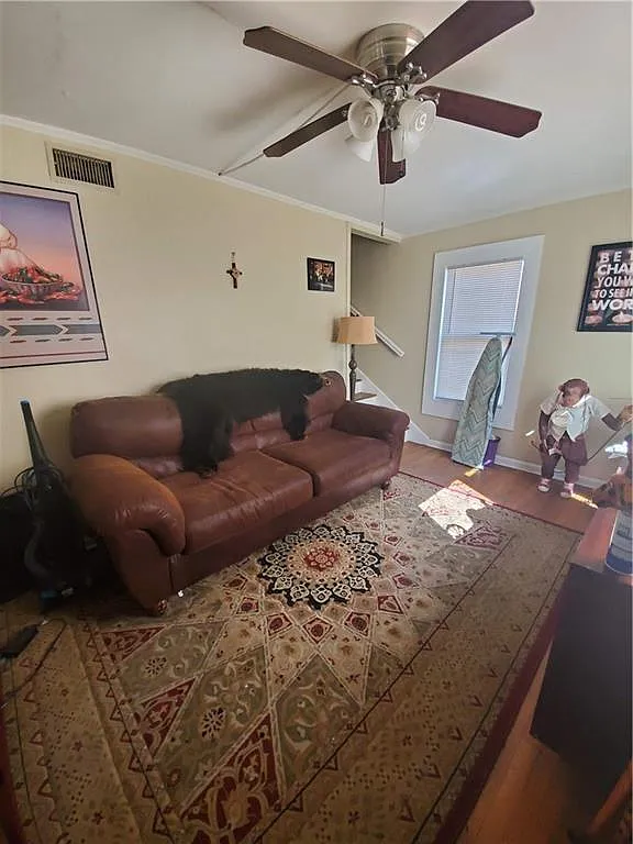 2 bed, 1.0 bath, 800 sqft, $1,500 — Photo 2