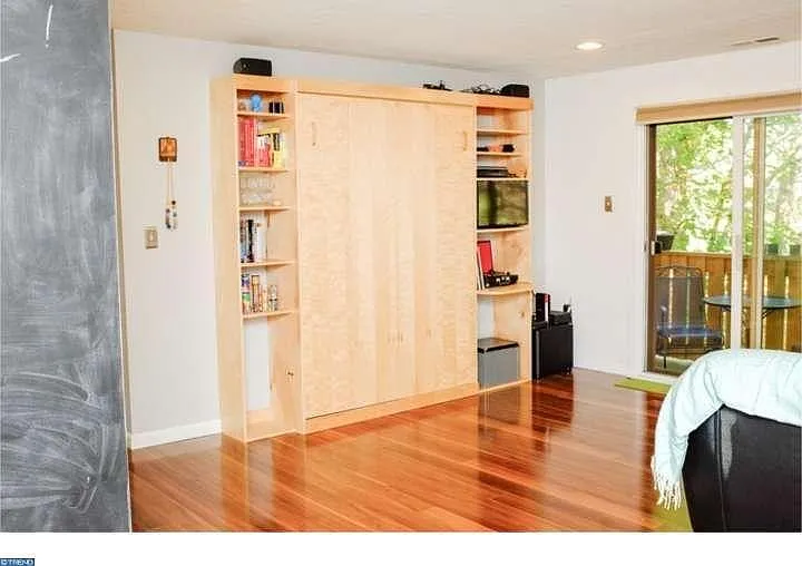 1805 Ravens Crest Dr — Photo 1