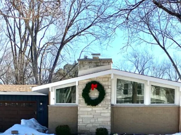 425 N Plum Grove Rd, Palatine, IL 60067