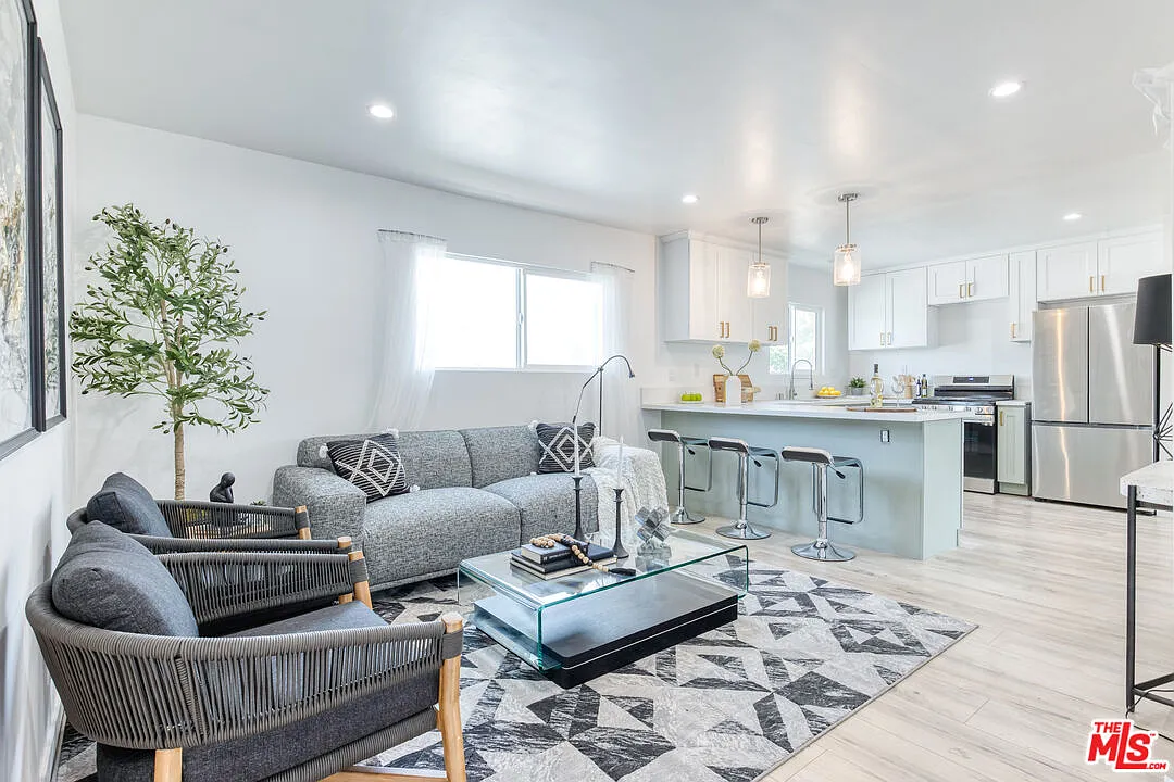 3 bed, 1.0 bath, 928 sqft, $3,695 — Photo 2