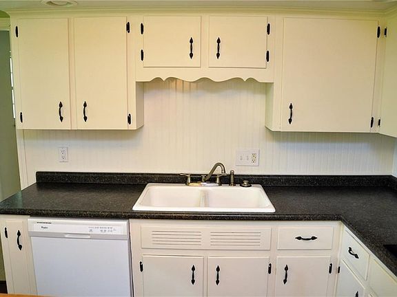 5th image of 315 Magnolia Dr