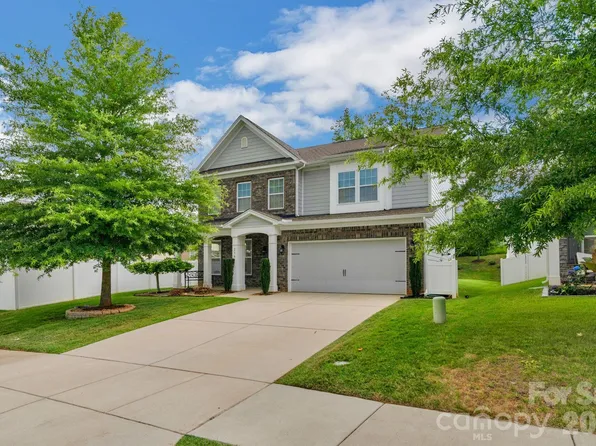 236 Robinwood Ln, Lake Wylie, SC 29710