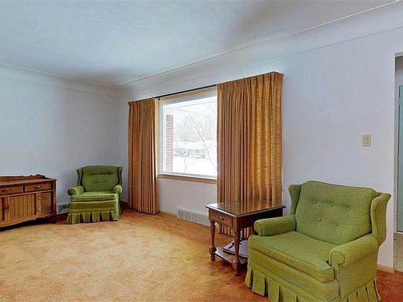 5th image of 1761 Sherwood Blvd