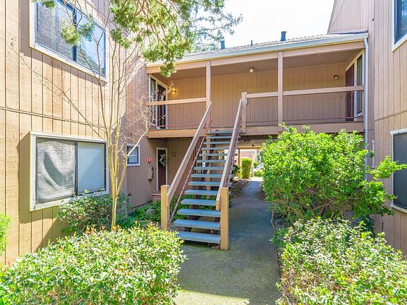 5th image of 7921 Arcade Lake Ln #6