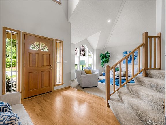2nd image of 3521 Norfolk Ct SE