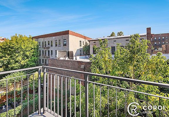 5th image of 226 Vernon Ave #4