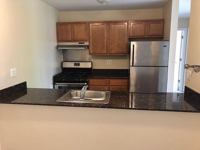 1st image of 1721 Parklake Dr #Ptnkbeynv
