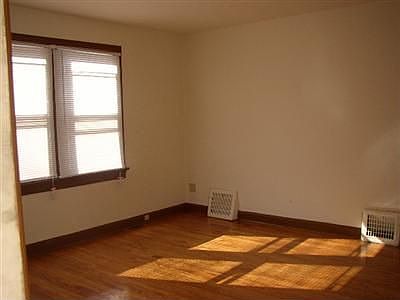 5th image of 7132 Roslyn Dr
