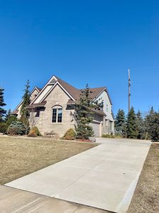 9088 Countrywood Dr, Plymouth, MI, 48170
