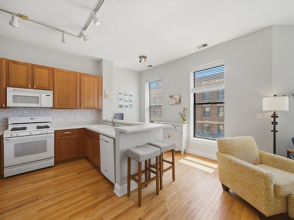 2nd image of 3175 N Lincoln Ave APT 302