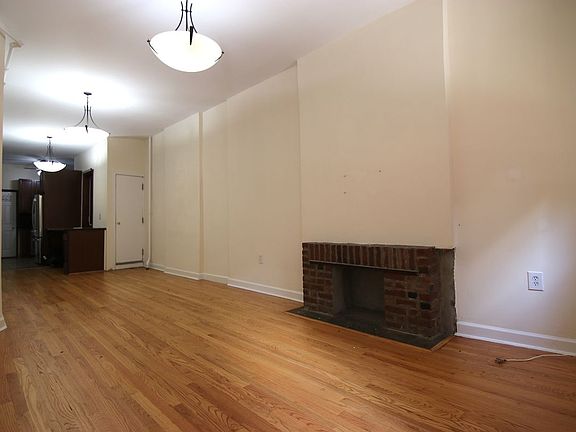 3rd image of 661 Washington St APT 1RN