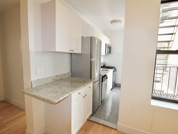 3rd image of 66 Saint Nicholas Pl APT B53
