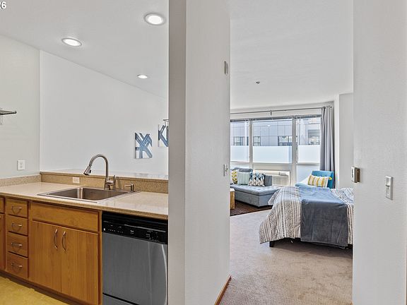 4th image of 1125 NW 9th Ave APT 405