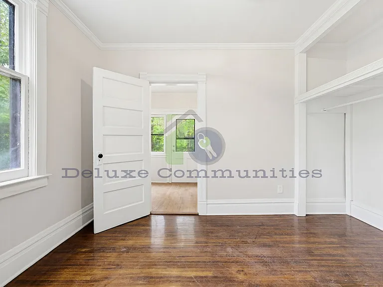 410 Eastern Ave SE — Photo 31