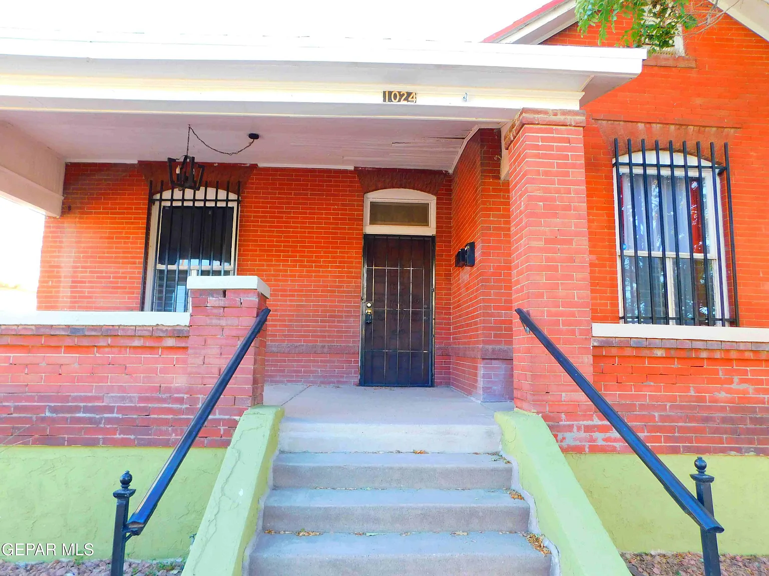 3 bed, 2.0 bath, 1396 sqft, $1,400 — Photo 2