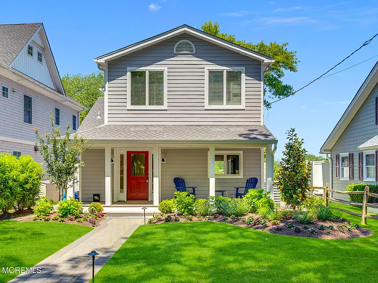 637 Beacon Blvd — Photo 4