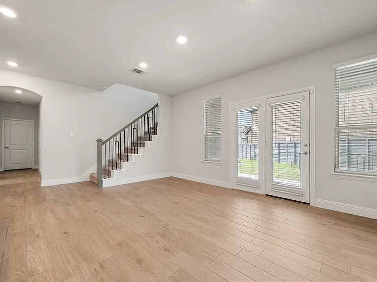 1716 Elise Ln — Photo 12