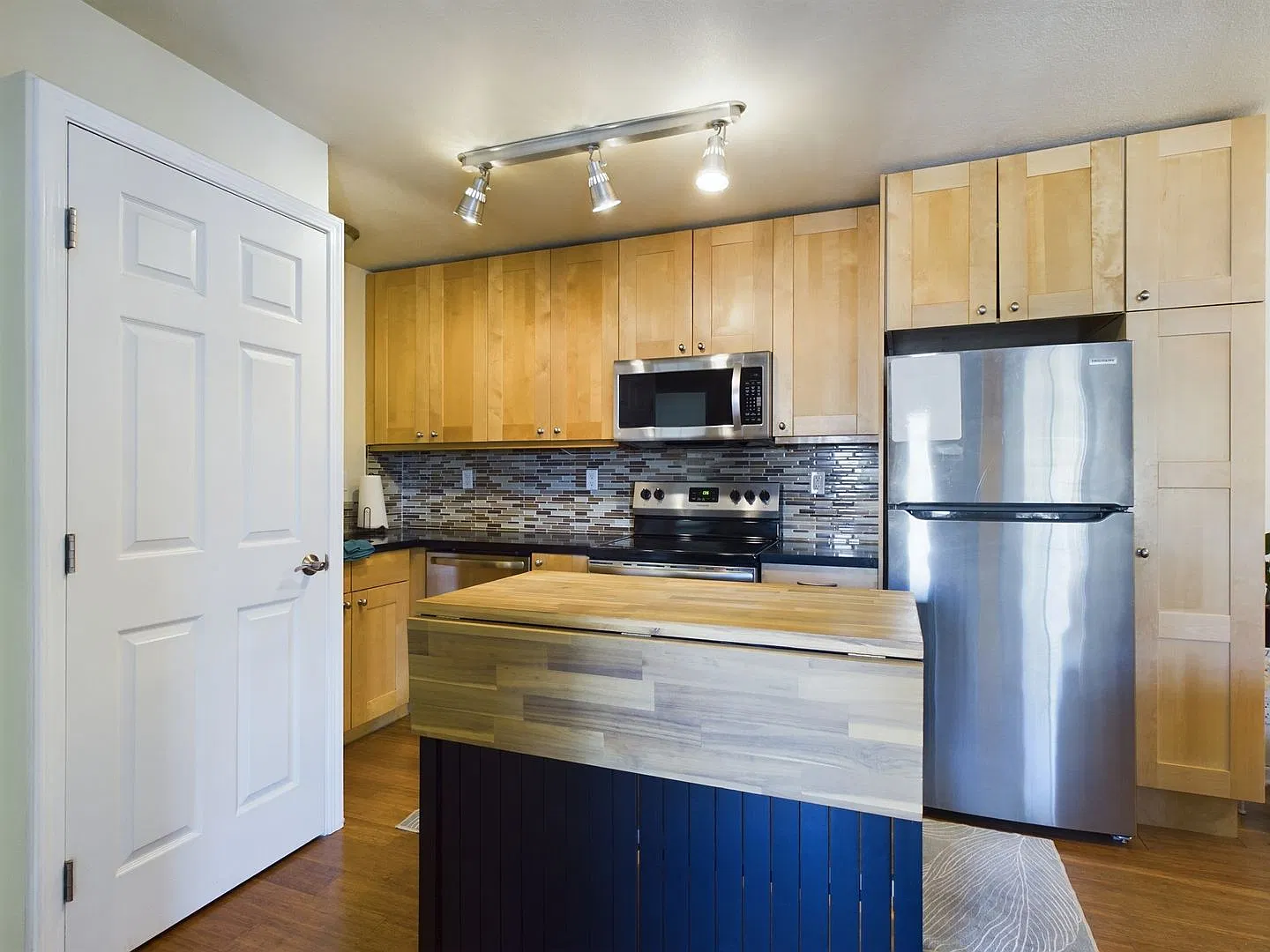 2 bed, 841 sqft, $2,800 — Photo 3
