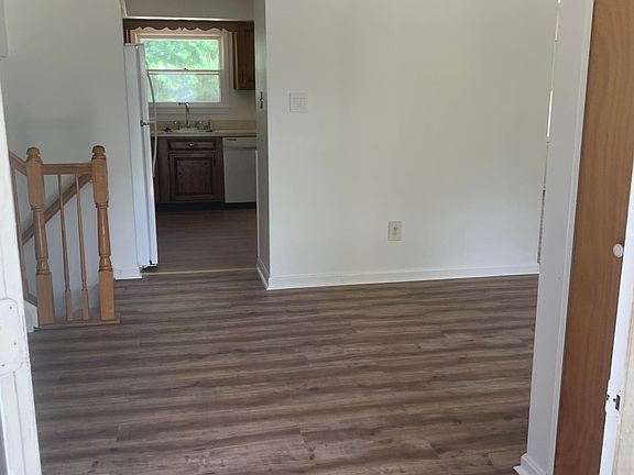 2nd image of 104 N Lincoln Ave