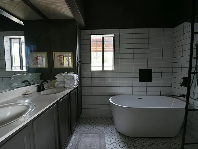 2842 E Blacklidge Dr — Photo 10