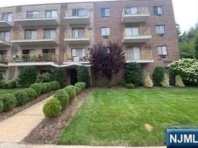 245 Anderson St APT 4D, Hackensack, NJ, 07601