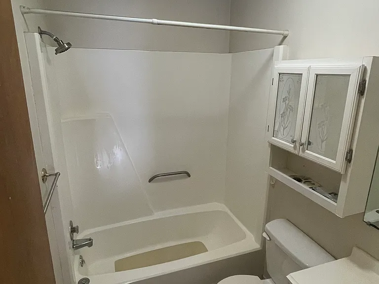 660 College St NW — Photo 5
