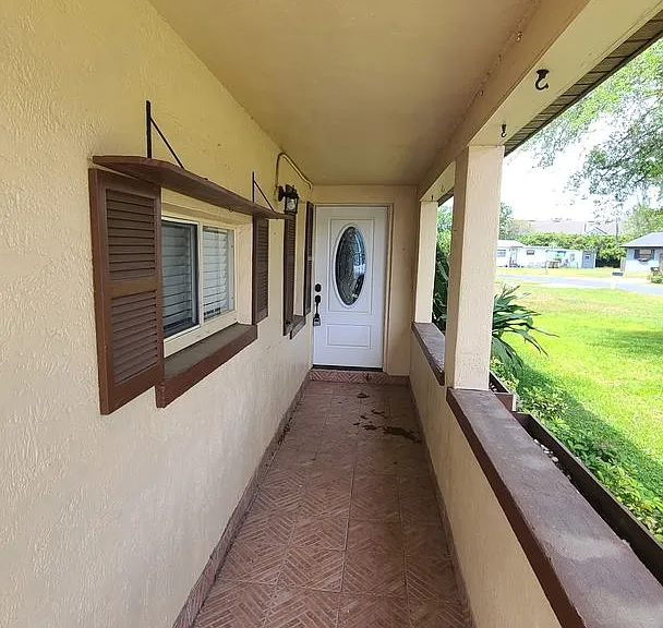 720 W Tropicana Ct — Photo 2