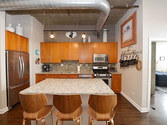 5th image of 900 N Kingsbury St APT 1026