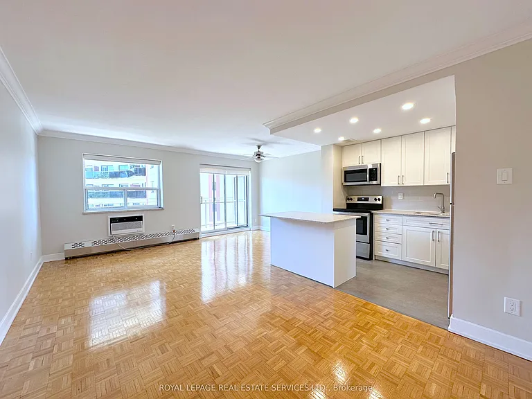 135 Allan St #504 — Photo 2