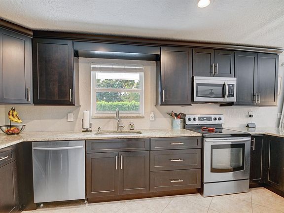 3rd image of 5562 S Shadyside Circle