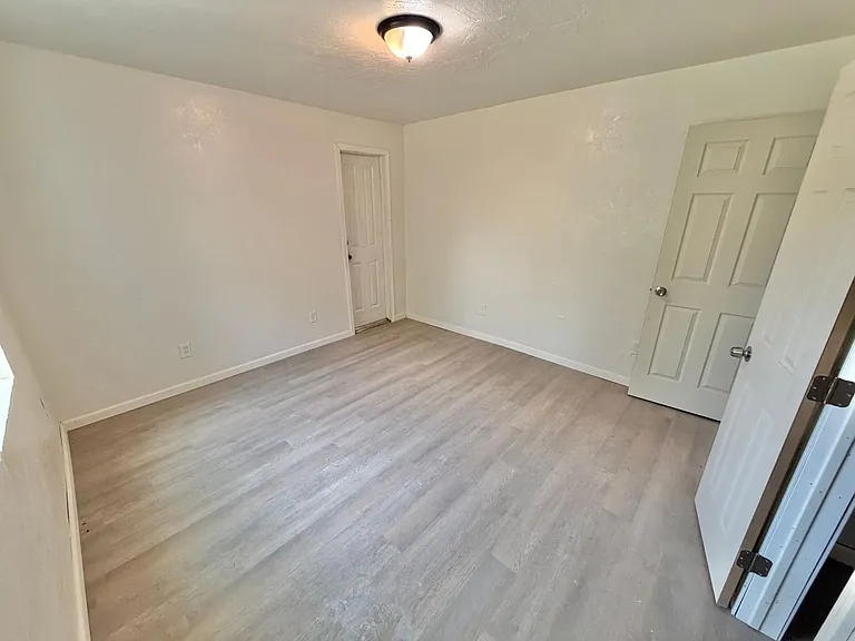 920 SW 47th St — Photo 14
