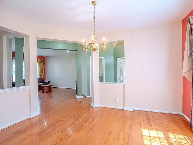 31 Hawthorn Dr — Photo 5