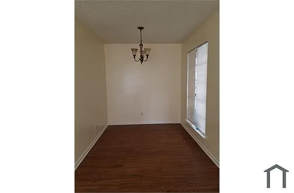 Building Photo - 4400 Lake Rd #C