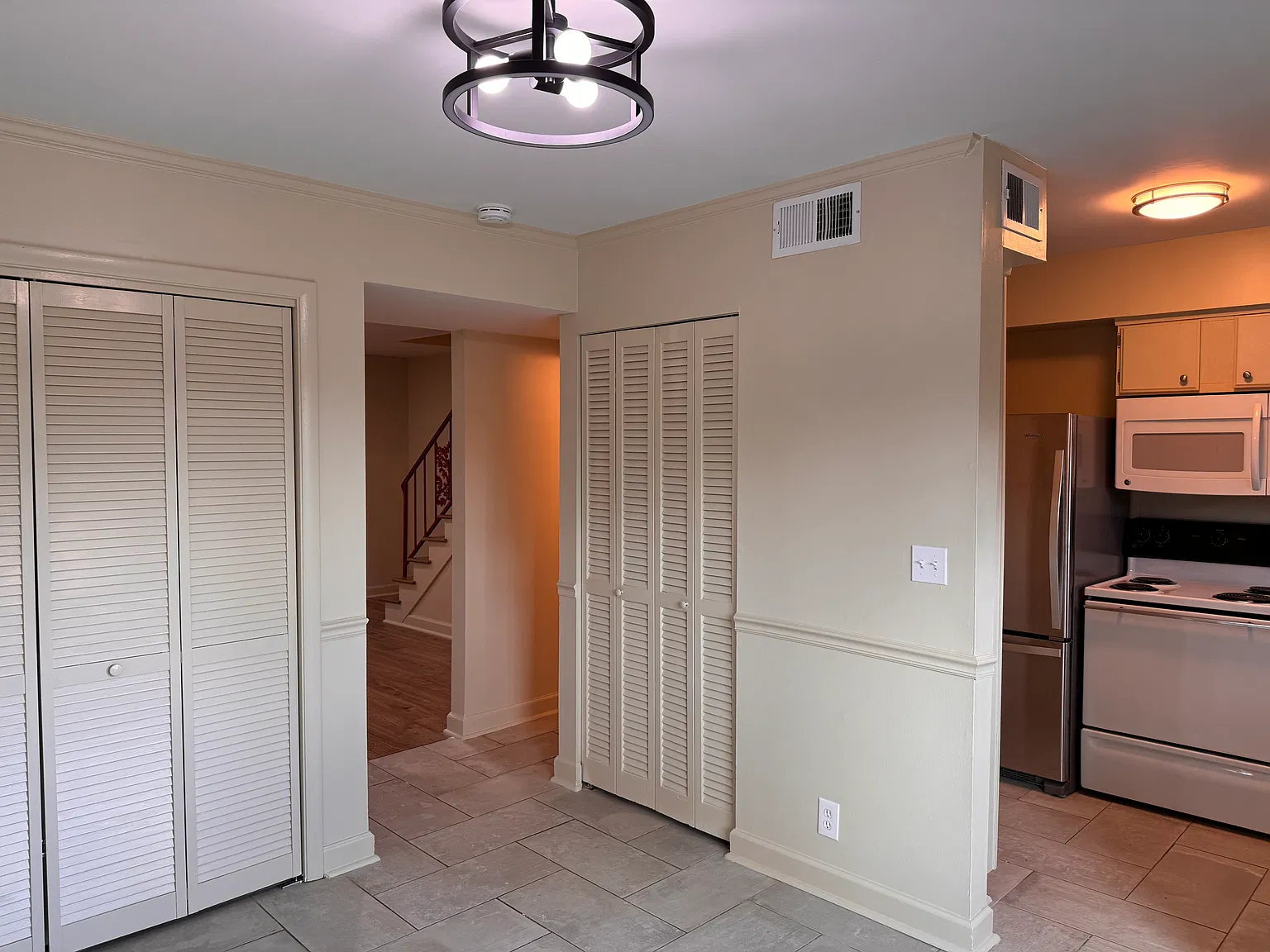 2 bed, 1.5 bath, 1100 sqft, $1,725 — Photo 3