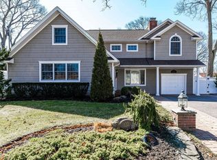 122 Suffolk Rd, Massapequa, NY 11758