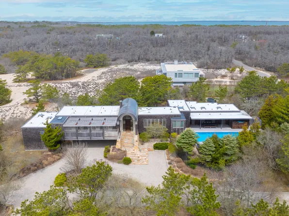 16 Whalers Ln, Amagansett, NY 11930