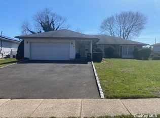 432 S Marginal Rd, Jericho, NY 11753