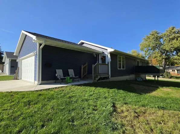 215 E K St, Forest City, IA 50436