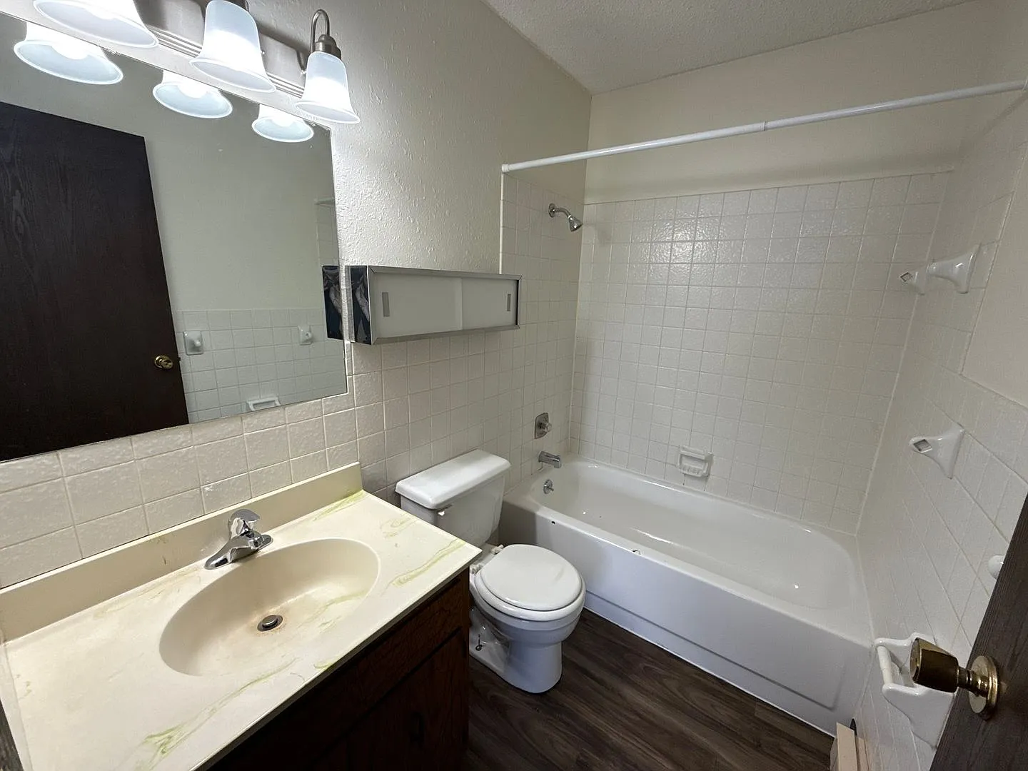 Melony Ann Apartments — Photo 4