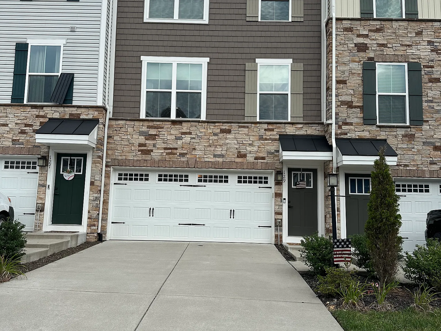 Bayhill Ter, Lake Frederick — Photo 1