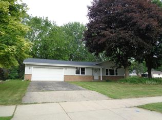 420 Arbor Dr, Juneau, WI 53039