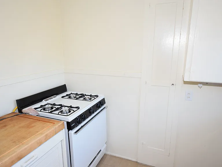 402 Girard Blvd SE — Photo 7